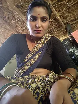 Snapshot of LUCKY_cut chatting on October 2, 2025, 7:45 am LUCKY cut online show from October 2, 2025, 7:45 am