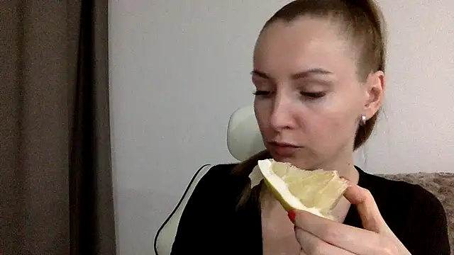 Varnyx online show from January 16, 2026, 5:50 pm