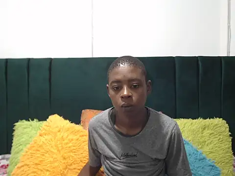 Snapshot of SweetSlenderChoc chatting on February 7, 2026, 7:22 pm SweetSlenderChoc online show from February 7, 2026, 7:22 pm