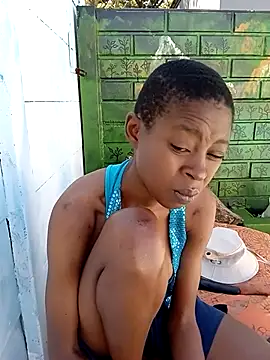 SweetSlenderChoc online show from April 18, 2026, 11:01 am