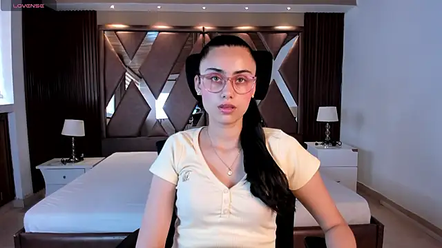 sofiapalacioss online show from March 9, 2026, 7:06 pm