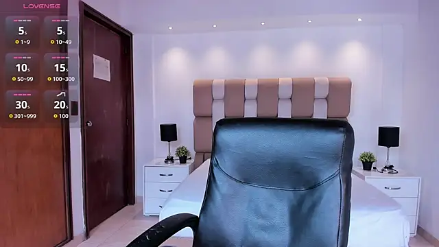 sofiapalacioss online show from April 10, 2026, 7:54 pm