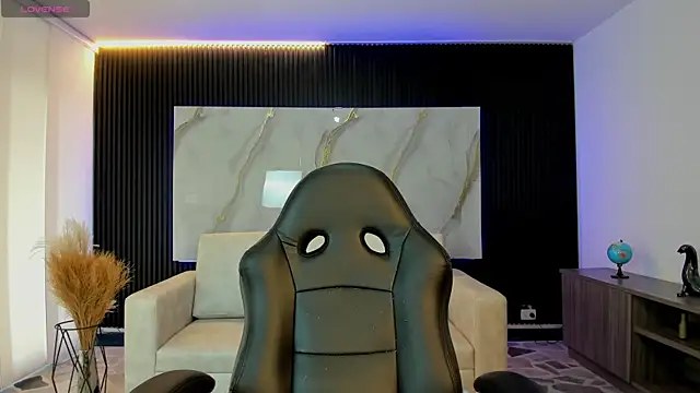 sofiapalacioss online show from April 8, 2026, 5:47 pm