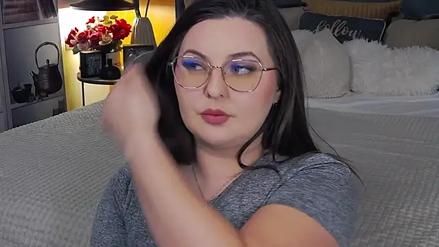 Mia Swano online show from November 23, 2025, 10:42 pm