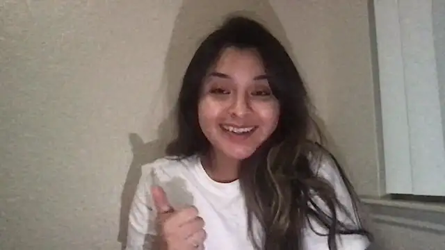 Snapshot of tinnnyym chatting on November 10, 2025, 7:57 am tinnnyym online show from November 10, 2025, 7:57 am