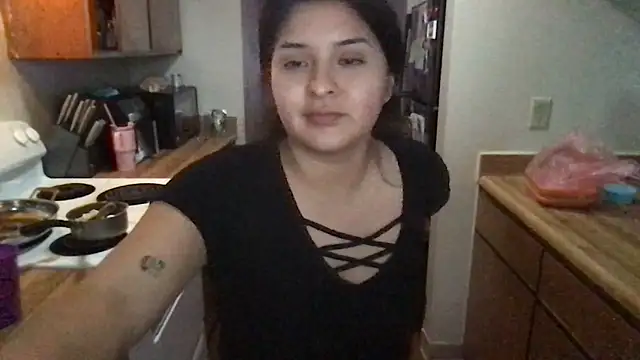 Snapshot of tinnnyym chatting on February 10, 2026, 11:26 pm tinnnyym online show from February 10, 2026, 11:26 pm