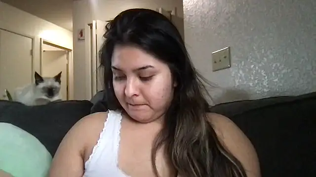 Snapshot of tinnnyym chatting on February 4, 2026, 5:19 pm tinnnyym online show from February 4, 2026, 5:19 pm