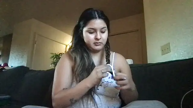 Snapshot of tinnnyym chatting on January 8, 2026, 4:46 pm tinnnyym online show from January 8, 2026, 4:46 pm