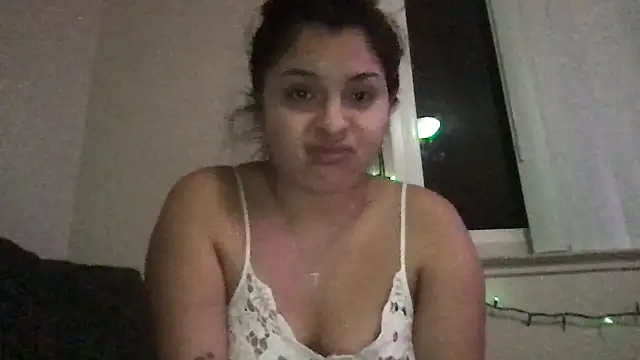 Snapshot of tinnnyym chatting on January 9, 2026, 5:14 am tinnnyym online show from January 9, 2026, 5:14 am