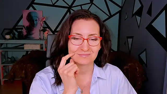 Snapshot of UnaTerra chatting on February 6, 2026, 8:32 am UnaTerra online show from February 6, 2026, 8:32 am