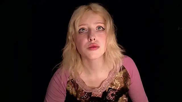 Snapshot of rosy_petal chatting on October 10, 2025, 8:26 am rosy petal online show from October 10, 2025, 8:26 am