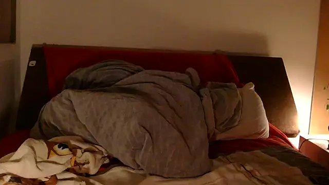 Snapshot of EdelHolz91 chatting on April 6, 2026, 2:51 am EdelHolz91 online show from April 6, 2026, 2:51 am