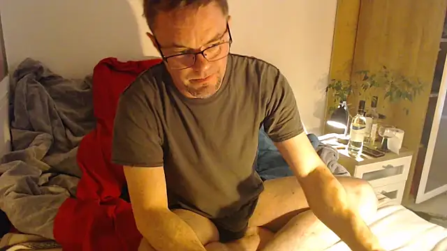 Snapshot of EdelHolz91 chatting on February 23, 2026, 2:39 pm EdelHolz91 online show from February 23, 2026, 2:39 pm