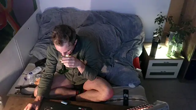 Snapshot of EdelHolz91 chatting on November 28, 2025, 3:12 pm EdelHolz91 online show from November 28, 2025, 3:12 pm