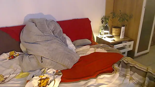 Snapshot of EdelHolz91 chatting on February 19, 2026, 4:15 pm EdelHolz91 online show from February 19, 2026, 4:15 pm