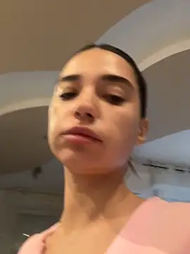 ItalianGirl online show from October 25, 2025, 2:39 pm