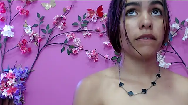 skinnysofia18 online show from November 8, 2025, 1:03 pm