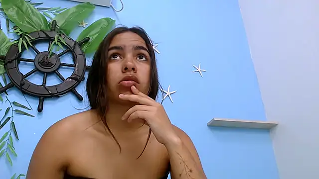 skinnysofia18 online show from July 21, 2026, 3:35 pm