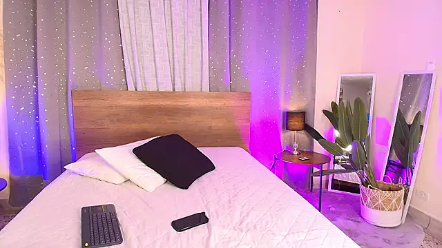 ViolettGomez 93 online show from December 3, 2025, 4:35 am