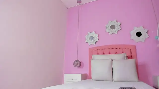 CannelaSmith online show from November 6, 2025, 1:04 pm