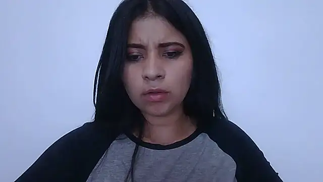 ValerieLove  online show from November 9, 2025, 8:02 pm