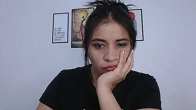 ValerieLove  online show from February 10, 2026, 9:03 pm