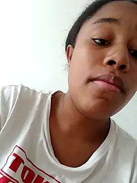 Snapshot of MoniqueMulberry chatting on September 18, 2025, 4:10 pm MoniqueMulberry online show from September 18, 2025, 4:10 pm