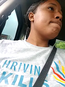 Snapshot of MoniqueMulberry chatting on October 27, 2025, 7:48 pm MoniqueMulberry online show from October 27, 2025, 7:48 pm