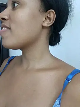 Snapshot of MoniqueMulberry chatting on September 13, 2025, 1:05 am MoniqueMulberry online show from September 13, 2025, 1:05 am