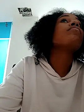 Snapshot of MoniqueMulberry chatting on October 8, 2025, 7:14 pm MoniqueMulberry online show from October 8, 2025, 7:14 pm