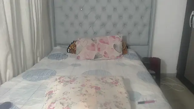 BeautyQueenX22 online show from June 8, 2026, 7:36 pm