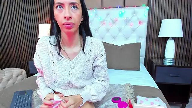 Snapshot of Kendal_Foxxx chatting on December 16, 2025, 11:47 am Kendal Foxxx online show from December 16, 2025, 11:47 am