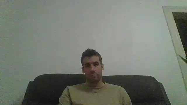 JulioIsHere4you online show from November 5, 2025, 8:01 pm