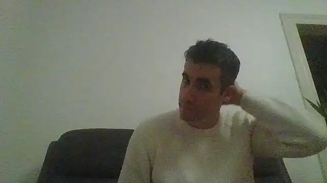 JulioIsHere4you online show from November 6, 2025, 8:13 pm