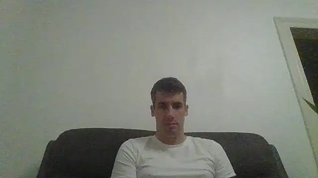 JulioIsHere4you online show from November 1, 2025, 5:47 am