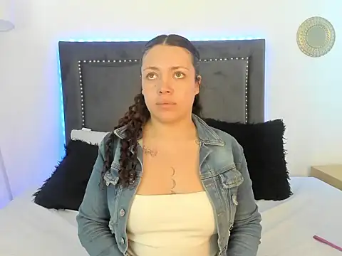 Snapshot of RubyStrong chatting on April 14, 2026, 7:19 pm RubyStrong online show from April 14, 2026, 7:19 pm