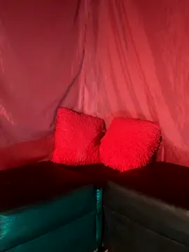 Dark chanel online show from October 25, 2025, 4:44 am