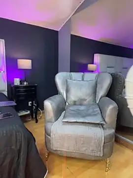 Samantha Milf   online show from April 21, 2026, 7:42 pm