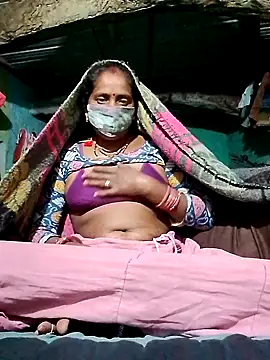 Snapshot of CUTE-004 chatting on November 15, 2025, 4:22 pm CUTE-004 online show from November 15, 2025, 4:22 pm