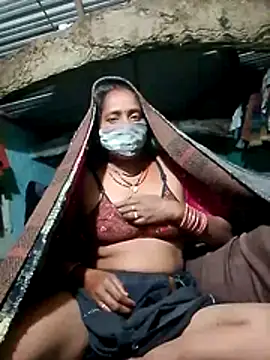 Snapshot of CUTE-004 chatting on November 18, 2025, 3:59 pm CUTE-004 online show from November 18, 2025, 3:59 pm