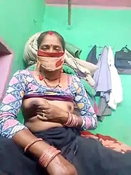 Snapshot of CUTE-004 chatting on November 20, 2025, 9:54 am CUTE-004 online show from November 20, 2025, 9:54 am