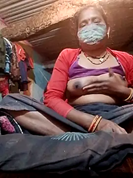 Snapshot of CUTE-004 chatting on February 11, 2026, 5:02 pm CUTE-004 online show from February 11, 2026, 5:02 pm