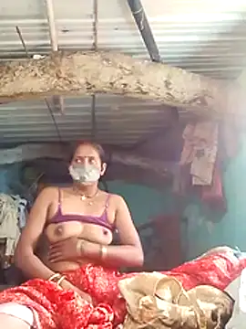 Snapshot of CUTE-004 chatting on October 23, 2025, 8:13 am CUTE-004 online show from October 23, 2025, 8:13 am