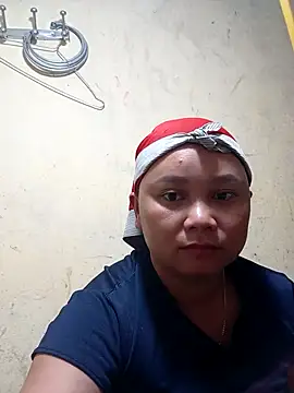 Snapshot of -Kitty-92 chatting on October 17, 2025, 9:49 pm -Kitty-92 online show from October 17, 2025, 9:49 pm