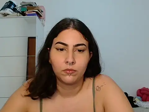 ApenasLys online show from April 19, 2026, 12:22 am