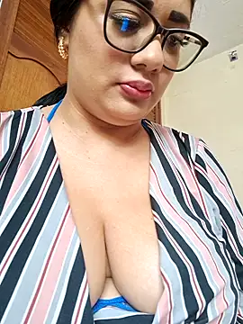 Snapshot of Monse--145 chatting on March 3, 2026, 7:10 pm Monse--145 online show from March 3, 2026, 7:10 pm