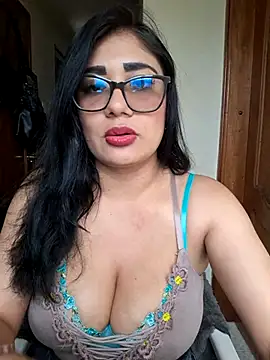 Snapshot of Monse--145 chatting on March 4, 2026, 7:54 pm Monse--145 online show from March 4, 2026, 7:54 pm