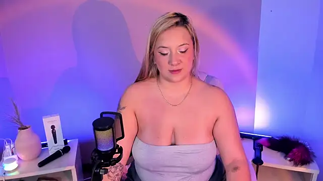 hollie joliie online show from January 13, 2026, 12:09 pm