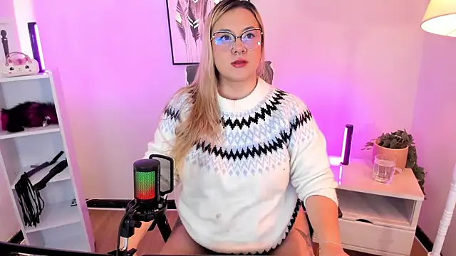 hollie joliie online show from March 11, 2026, 12:21 pm