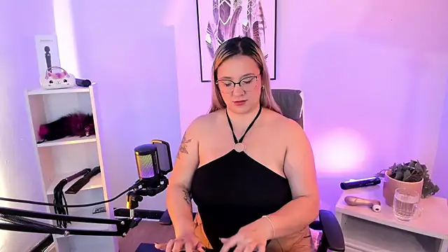 hollie joliie online show from March 10, 2026, 12:20 pm